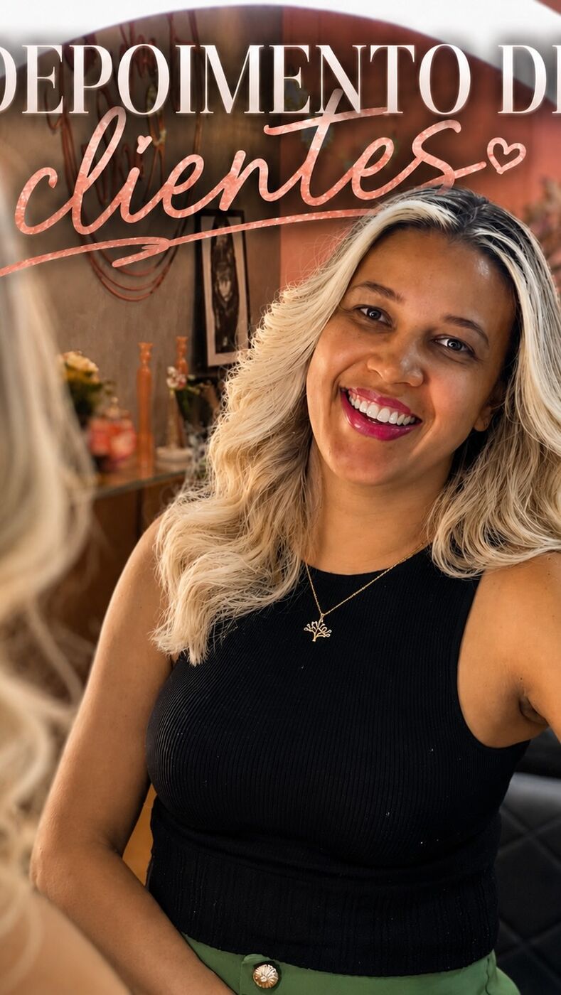 Cliente com cabelo finalizado no studio